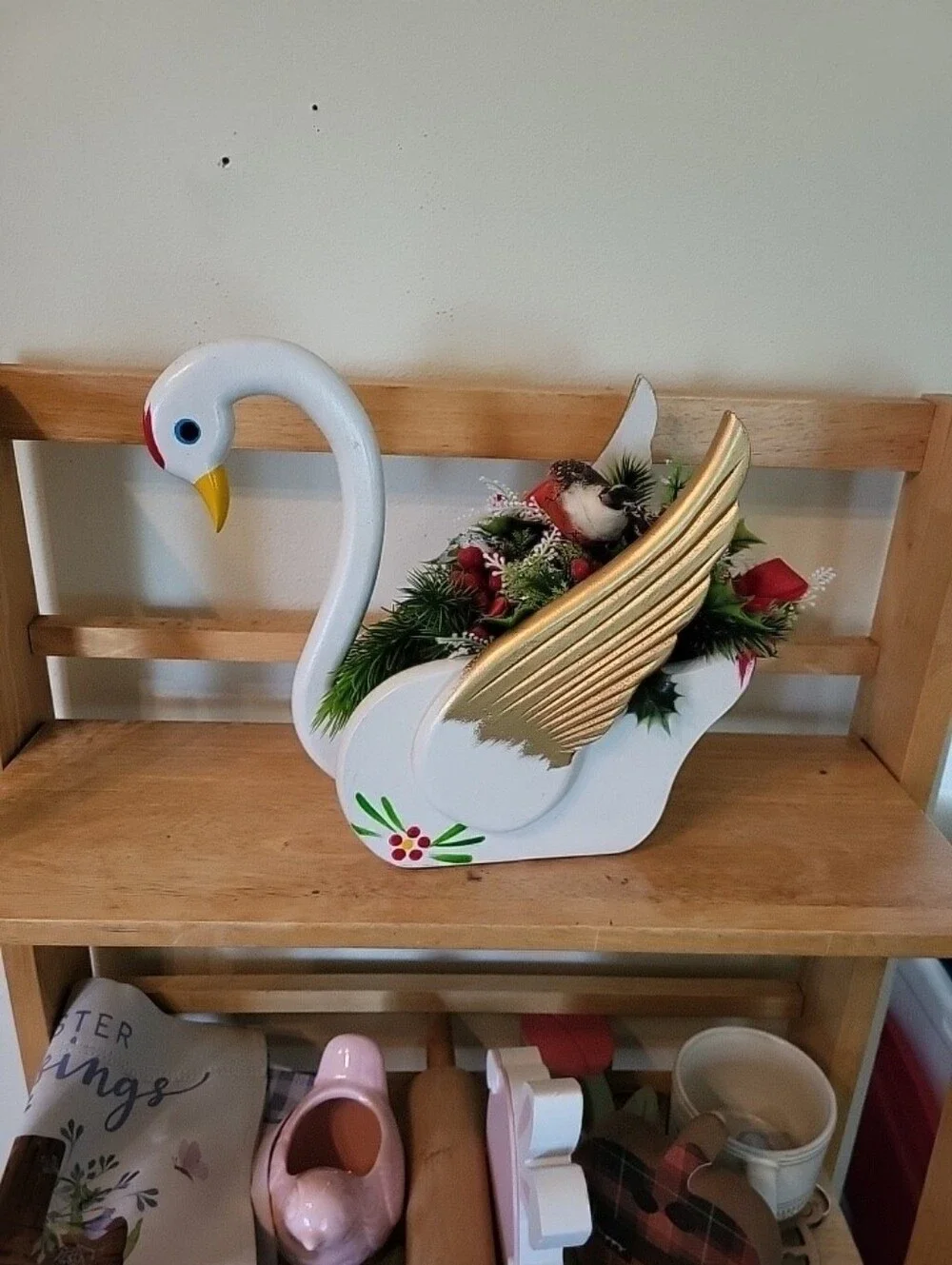 Vintage woode White & Gold Holiday Swan Centerpiece